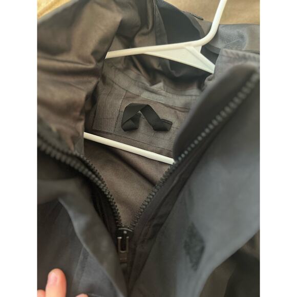 US Navy Cold Weather Black Parka – Gore-Tex, Medium Long, Military Issue - Picture 4 of 5